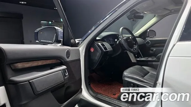 Land Rover Discovery 2018 — фото 11