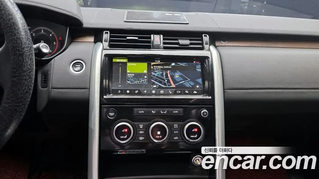 Land Rover Discovery 2018 — фото 14