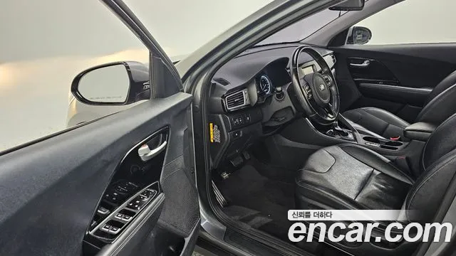 Kia Niro 2017 — фото 11