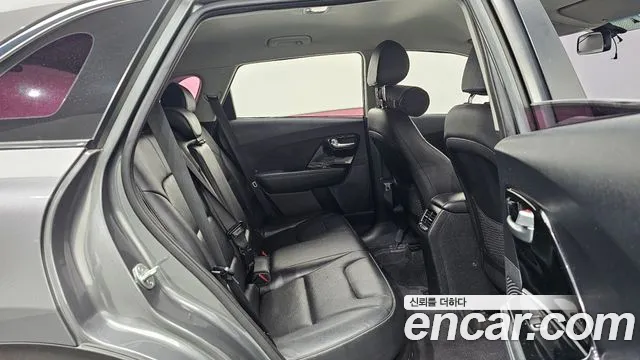 Kia Niro 2017 — фото 12