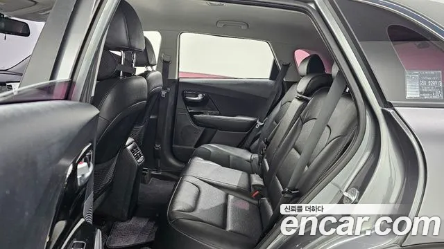 Kia Niro 2017 — фото 13
