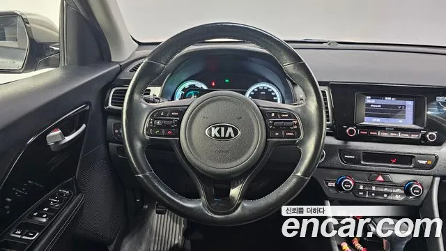 Kia Niro 2017 — фото 14