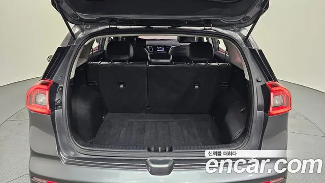 Kia Niro 2017 — фото 20