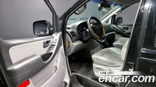 Hyundai Starex 2017 — фото 10