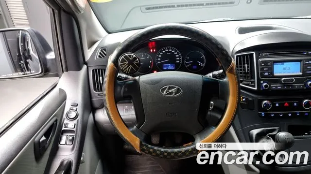 Hyundai Starex 2017 — фото 13