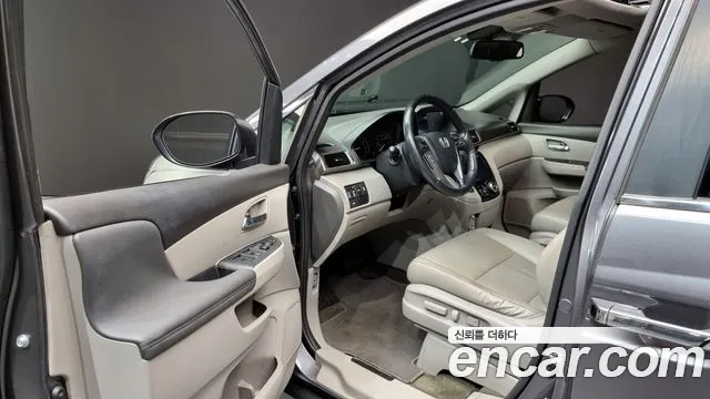 Honda Odyssey 2015 — фото 10