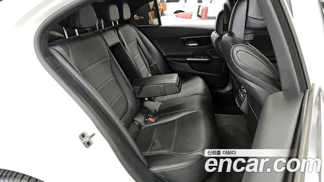 Mercedes-Benz C-Class 2024 — фото 12