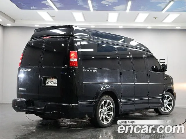 Chevrolet Express Van 2017 — фото 2