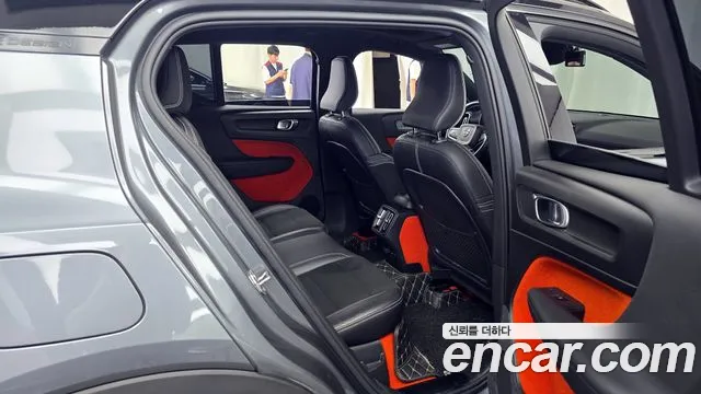 Volvo XC40 2019 — фото 12