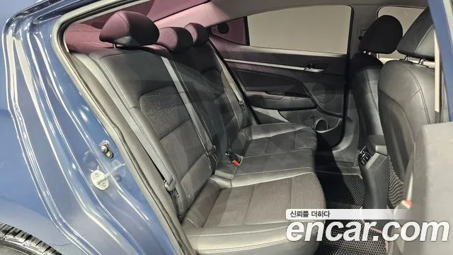 Hyundai AVANTE 2016 — фото 12