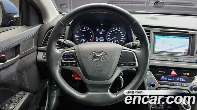Hyundai AVANTE 2016 — фото 14