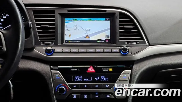 Hyundai AVANTE 2016 — фото 15