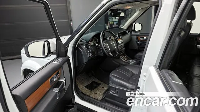 Land Rover Discovery 2015 — фото 10