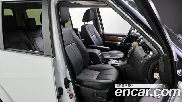 Land Rover Discovery 2015 — фото 12