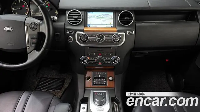 Land Rover Discovery 2015 — фото 17