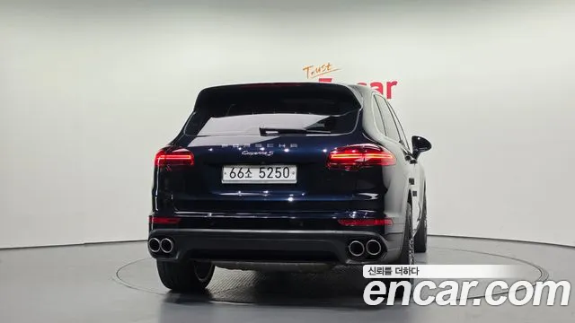 Porsche Cayenne 2015 — фото 4