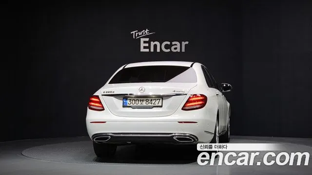 Mercedes-Benz E-Class 2017 — фото 4