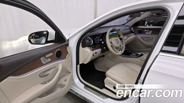 Mercedes-Benz E-Class 2017 — фото 10