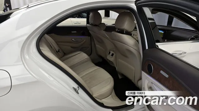 Mercedes-Benz E-Class 2017 — фото 12