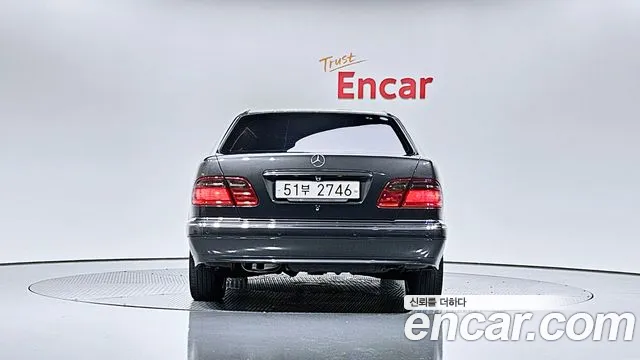 Mercedes-Benz E-Class 2002 — фото 4