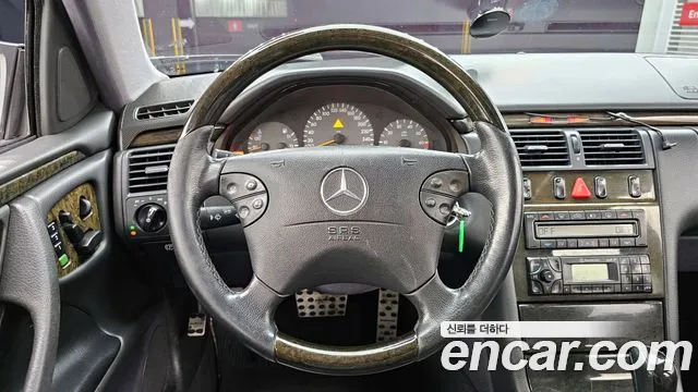 Mercedes-Benz E-Class 2002 — фото 14