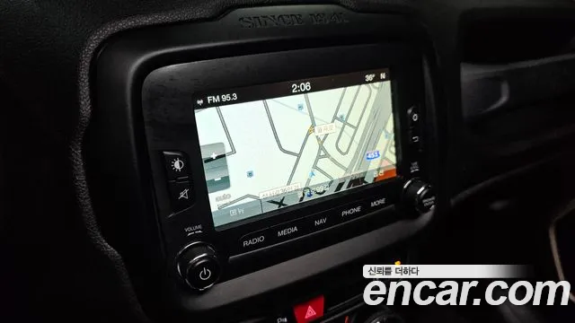 Jeep Renegade 2015 — фото 14