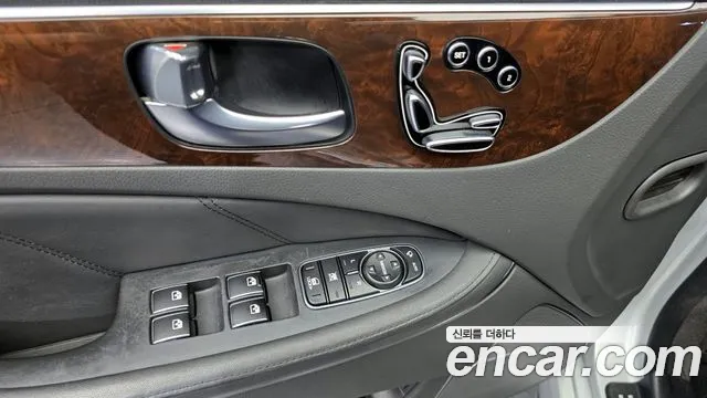 Hyundai Equus 2013 — фото 17