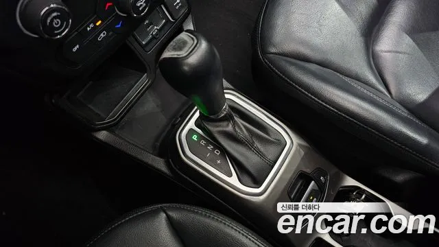 Jeep Renegade 2021 — фото 9