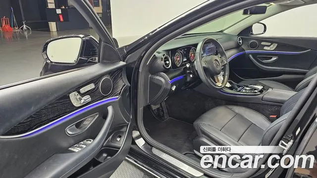 Mercedes-Benz E-Class 2018 — фото 11