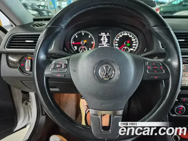 Volkswagen Passat 2015 — фото 11