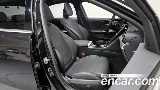 Mercedes-Benz C-Class 2024 — фото 10
