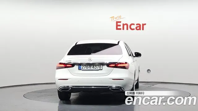 Mercedes-Benz E-Class 2023 — фото 4
