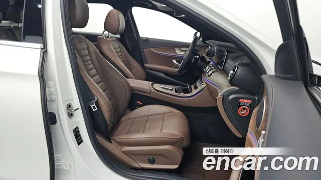 Mercedes-Benz E-Class 2023 — фото 10