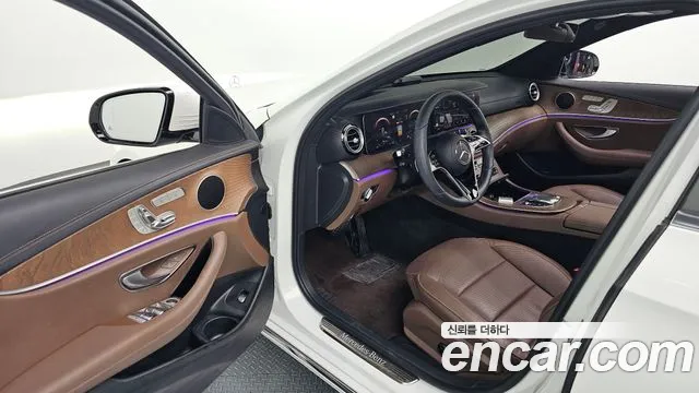 Mercedes-Benz E-Class 2023 — фото 11