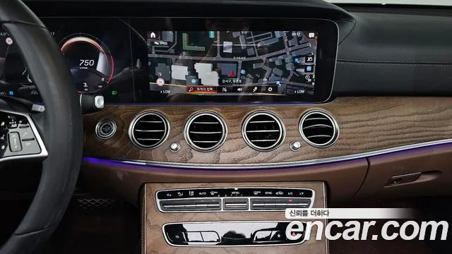 Mercedes-Benz E-Class 2023 — фото 14