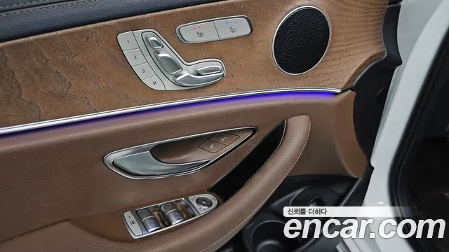 Mercedes-Benz E-Class 2023 — фото 17