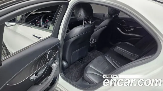 Mercedes-Benz C-Class 2019 — фото 18