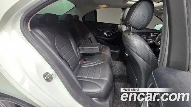 Mercedes-Benz C-Class 2019 — фото 19