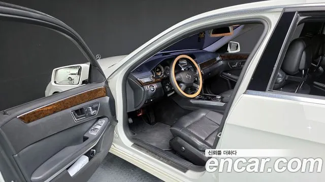 Mercedes-Benz E-Class 2012 — фото 10