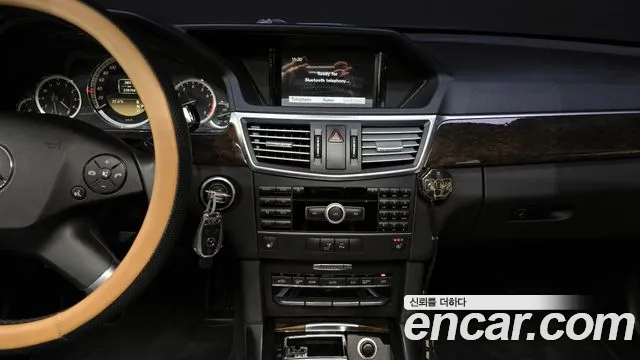Mercedes-Benz E-Class 2012 — фото 19