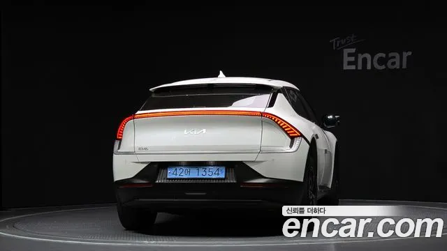 Kia EV6 2023 — фото 4