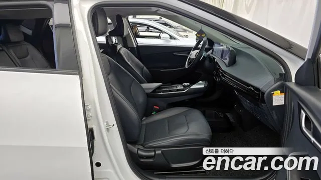 Kia EV6 2023 — фото 11