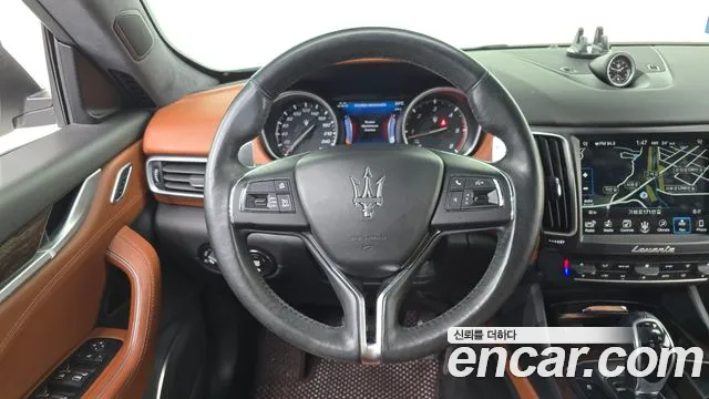 Maserati Levante 2017 — фото 13