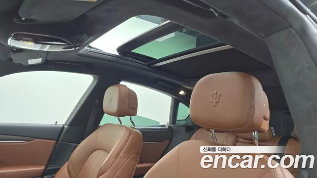 Maserati Levante 2017 — фото 19
