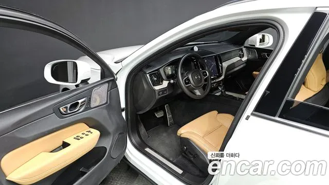 Volvo XC60 2019 — фото 10