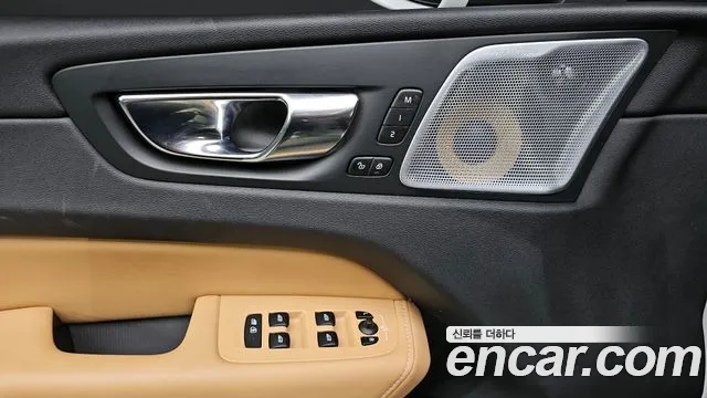 Volvo XC60 2019 — фото 13