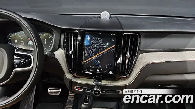 Volvo XC60 2019 — фото 15