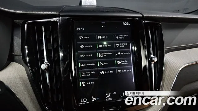 Volvo XC60 2019 — фото 17