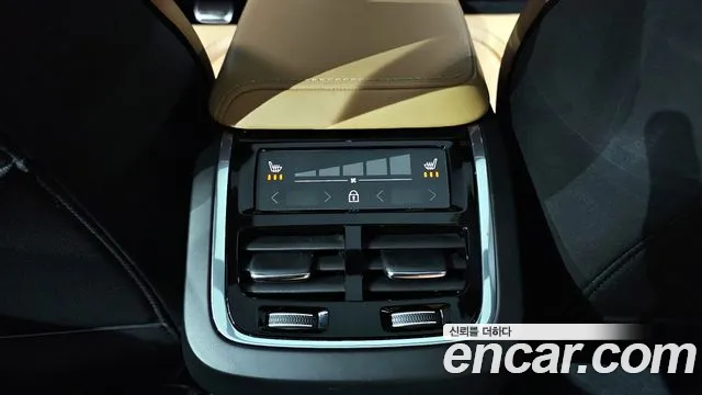 Volvo XC60 2019 — фото 19