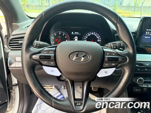 Hyundai Veloster 2021 — фото 10